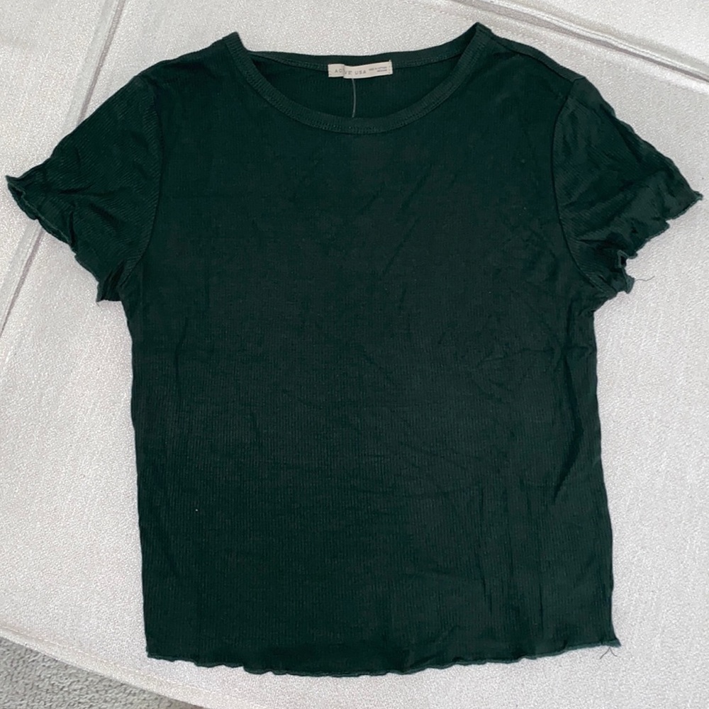 Dark green ribbed tee shirt